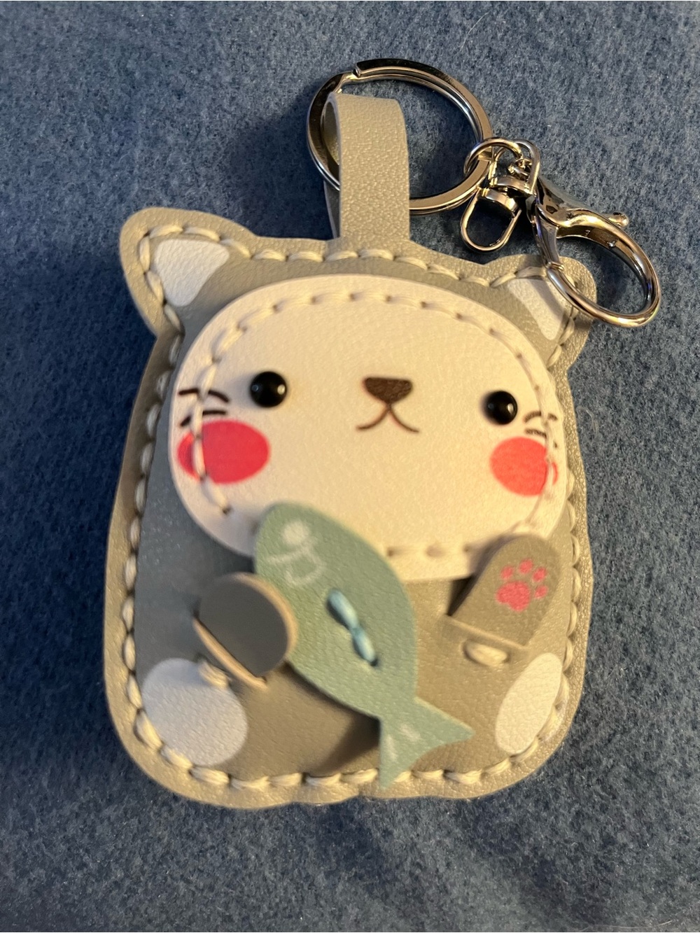 Cute White & Gray Cat Keychain with Fish Charm - Unbranded